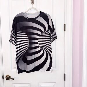 Black and White Optical Illusion Short Sleeve T-Shirt XXL